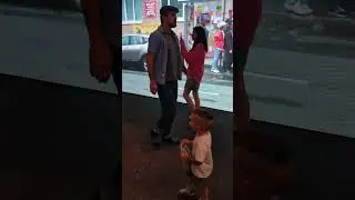 Бабулька с семечками, маршруточник-зазывала, будто эпизод из прошлого :)