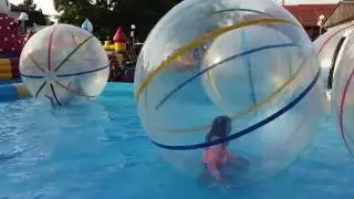 ВЛОГ  MISS SUNNY АТТРАКЦИОН ВОДЯНОЙ ШАР ПРОБУЕМ :)))