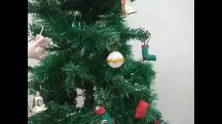 COMO FAZER BOLINHAS DE NATAL COM MATERIAL RECICLADO