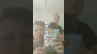 пробуем чипсы от Влада А4 со вкусом пельменей LAVA-LAVA.