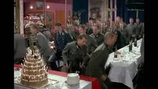 немцы прыгают на стульях под смешариков. заманали шуметь