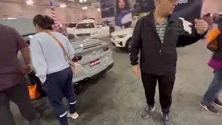 Были на выставке машин .