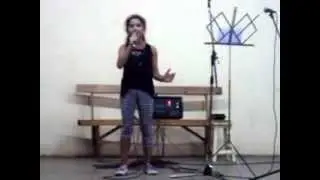 Carola canta en italiano: En mi mundo Violetta