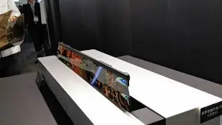 シャープの巻ける有機ELテレビ。Sharp's Rollable OLED TV（Prototype)
