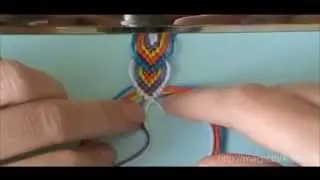 Как плести фенечку Листики (павлинка)