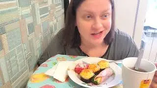 мукбанг ужин/ роллы/ и рулетики с сыром/