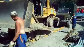 Замена цепей гусениц на бульдозере. 