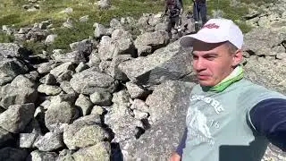 Снимаю красоты Алтая треккинг по скалам