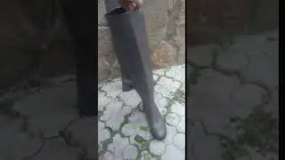 Ботфорты трубы  из натуральной бежевой кожи на низком каблуке