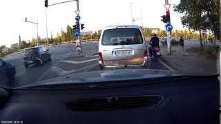 На червено