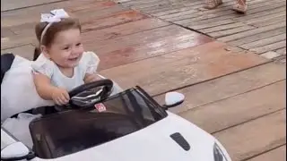 Daminha Maria Flor  filha da Virgínia e Zé Felipe entrou dirigindo !