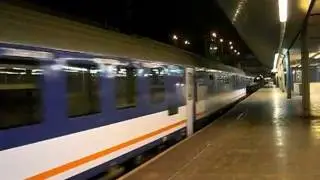 PKPEU07-085 verlässt Kraków Gl mit M 35 Lwow Express.MOV