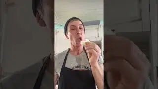 С первым сыром вас, покупатели! 