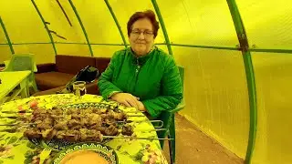 Открыли сезон шашлыков. ПАСХА. Хищник тоже любит шашлык.