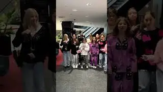 МИЛАНА ХАМЕТОВА СО ВСЕМИ ДРУЗЬЯМИ