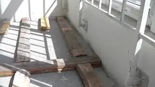 Make the floor on the balcony out of wood