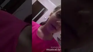 Босиком по комнате