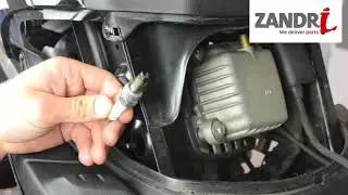 Replace spark plug Piaggio Zip