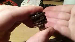 Co grzechotka ma w środku
