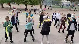 5-А класс сш45. Выступление на день мира