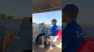 А в Питере заработал водный такси! можно за 100 рублей долететь до Петропавловской крепости.