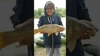 КАК РЫБАЧКА НАСТЯ ЛОВИТ КАРПА 