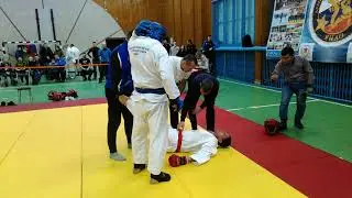 Рукопашный бой закончился нокаутом на первой минуте