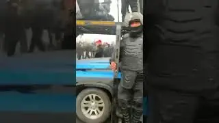 В Алматы Нацгвардия не задерживает протестующих: силовики заодно с народом?