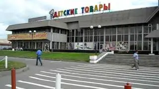 У метро Рижская и Крестовского универмага