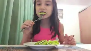 Ем  вкусняшки 🍓🍓🍍🍍🍒🍉🍉🍉🍉🍉