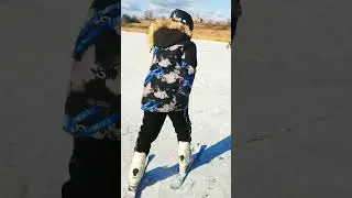 На лыжах за мотоциклом на озере