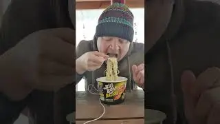Лапша Bigbon max со вкусом курицы + Южные сосиски за 34 рубля из Бристоль / Обед на природе