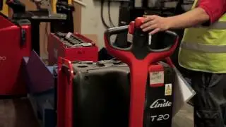EnerSys Battery Tugger - Flexible and efficient battery change