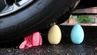 Под колесо машины хрустящие и мягкие вещи