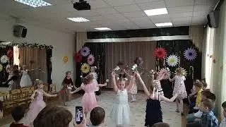 Танец с цветами для мам