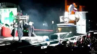 COREY TAYLOR GOLPEA A JIM ROOT EN PLENO CONCIERTO