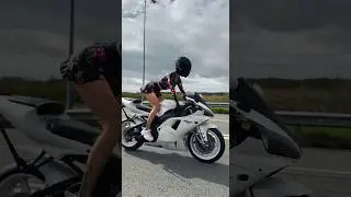 Мото девушка ,Yamaha R1 