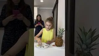 Короче говоря Алинка прячет еду 