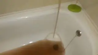 Ржавая платная горячая вода.