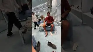 Когда с сестрой у вас один и тот же размер ноги ￼
