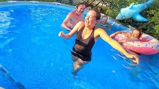 VLOG Жара! Большой бассейн на даче! Бесимся! 8.07.21