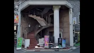 Yakuza 0 - Friday Night but you're outside of Maharaja.
