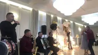 Un Colaj Frumos cu  Formatia 