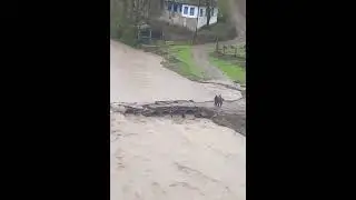 Lerikdə sel körpünü aparıb