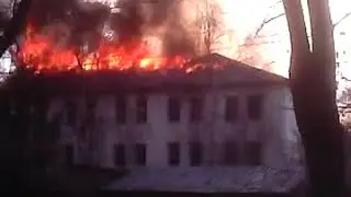 Пожар в здании заброшенной воинской части в Самаре