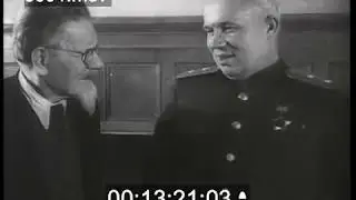 НАША ИСТОРИЯ: Калинин награждает Хрущева орденом Суворова
