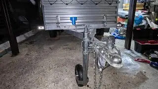 Niva Legend Tuapse. Installing a track wheel on a MZSA trailer.