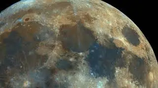 Не черно белая Луна
