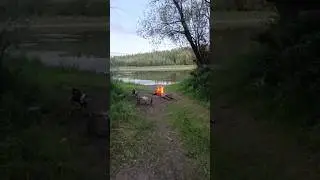 готовим на берегу реки 