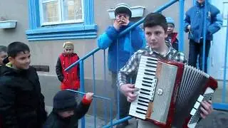 ПЕРВОЕ САШКИНО ВЫСТУПЛЕНИЕ!!!